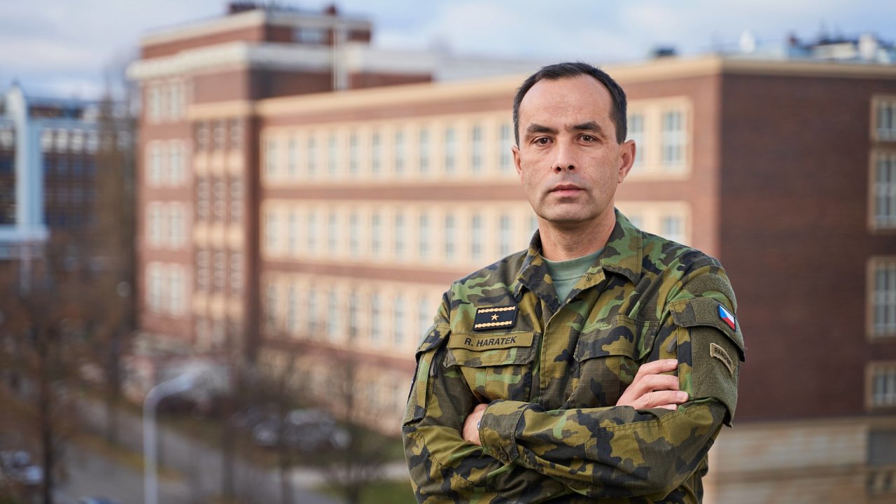 V informačním a kybernetickém prostoru už ve válce jsme, říká generál Radek...