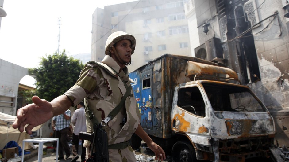 Razantn zsah egyptskch ozbrojench sloek proti stoupencm Muslimskho bratrstva (tvrtek 15. srpna)