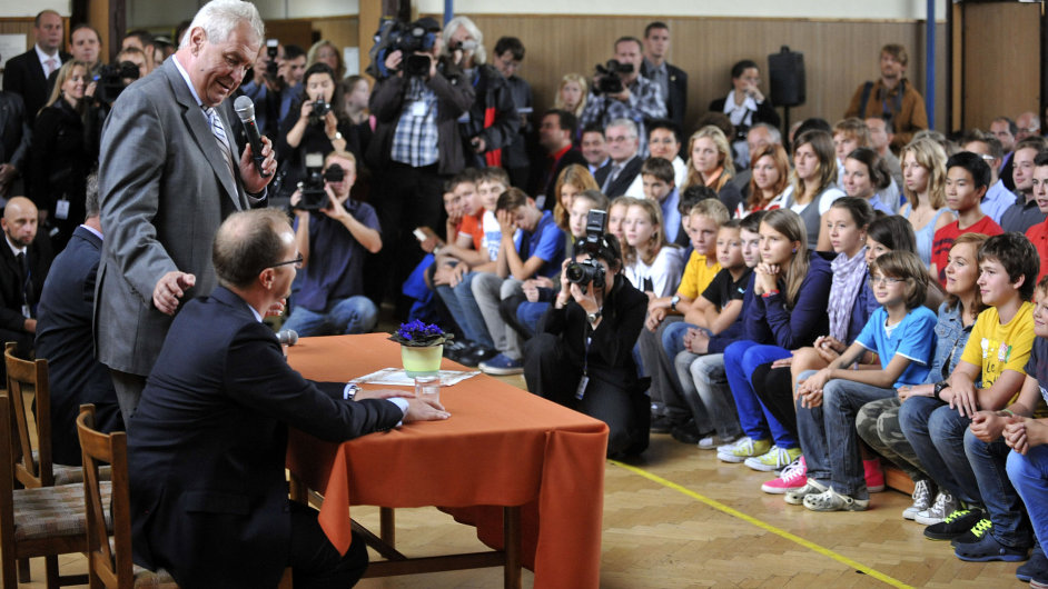 Prezident Zeman na setkn se studenty gymnzia Daick