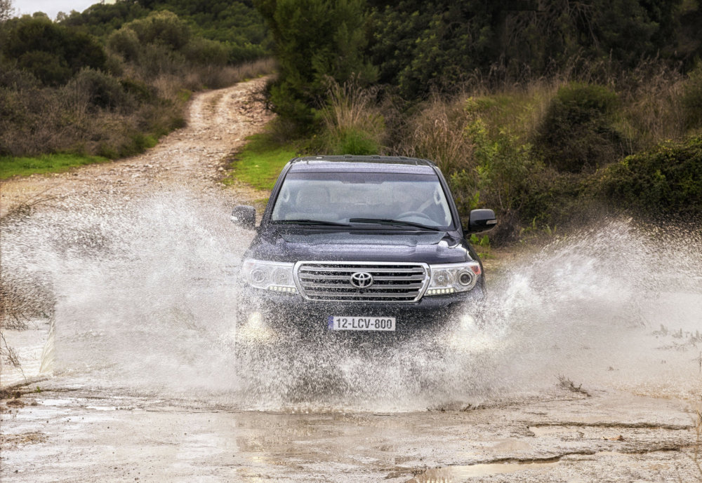 Toyota Land Cruiser V8 Osmiválcový král divočiny zdražil v Česku o sto tisíc.