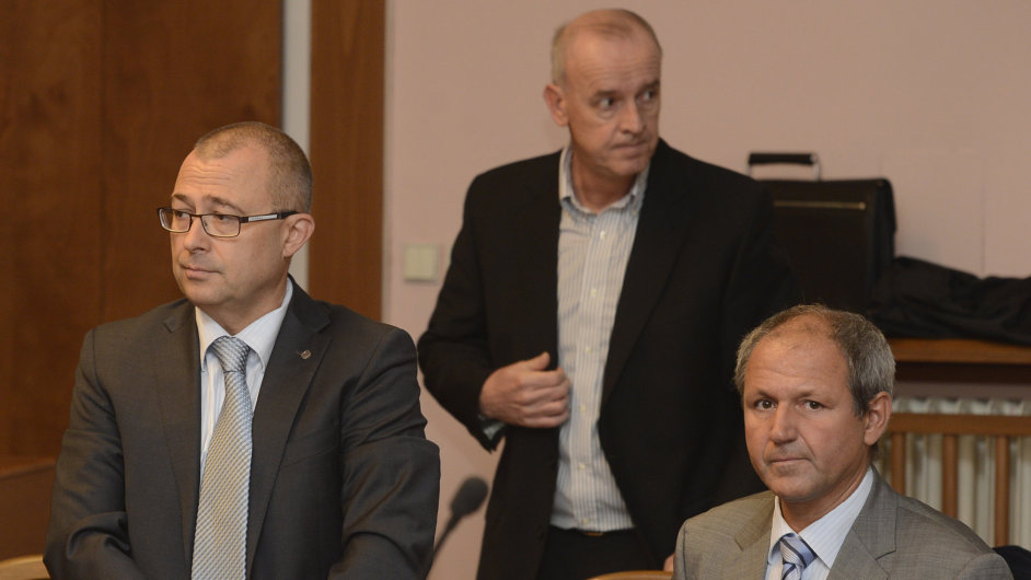 Obžalovaní v kauze údajné korupce pøi nákupu vozù Tatra - exministr obrany Martin Barták (vlevo) a zbrojaø Michal Smrž