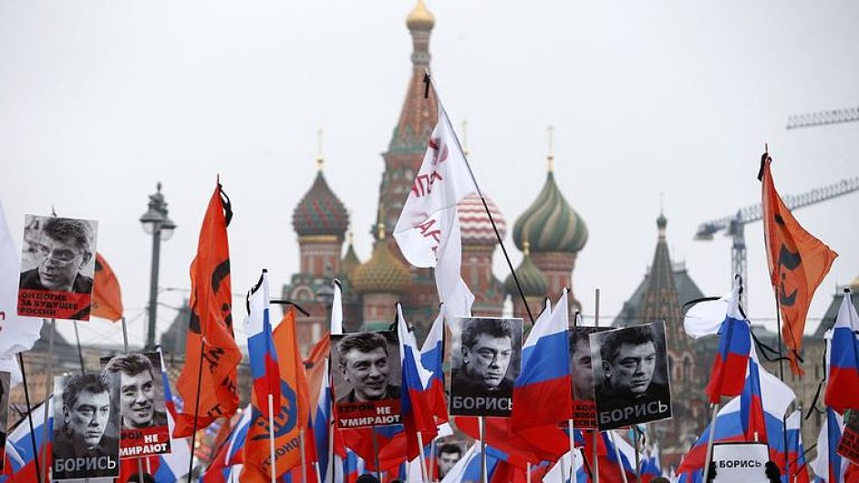 Desetitisce lid uctili v Moskv pamtku Nmcova.
