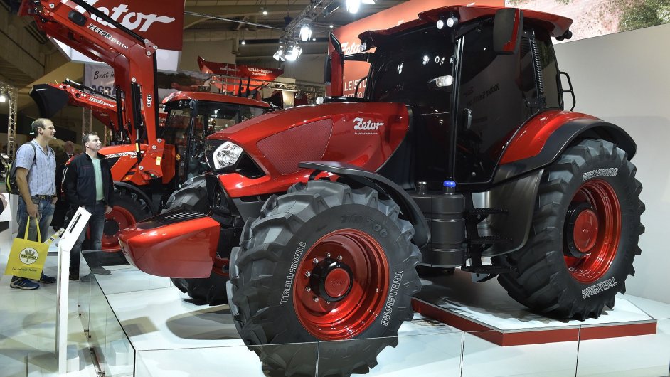 Koncept traktoru Zetor od designrskho studia Pininfarina na veletrhu Agritechnica v Hannoveru.