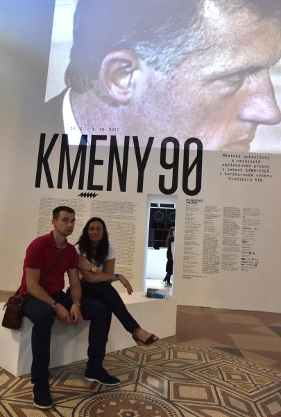 Snímek ze sobotní vernisáže výstavy Kmeny 90.