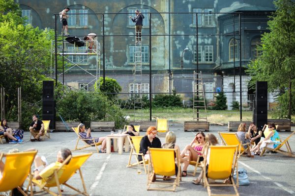 kasarny Karl&iacute;n