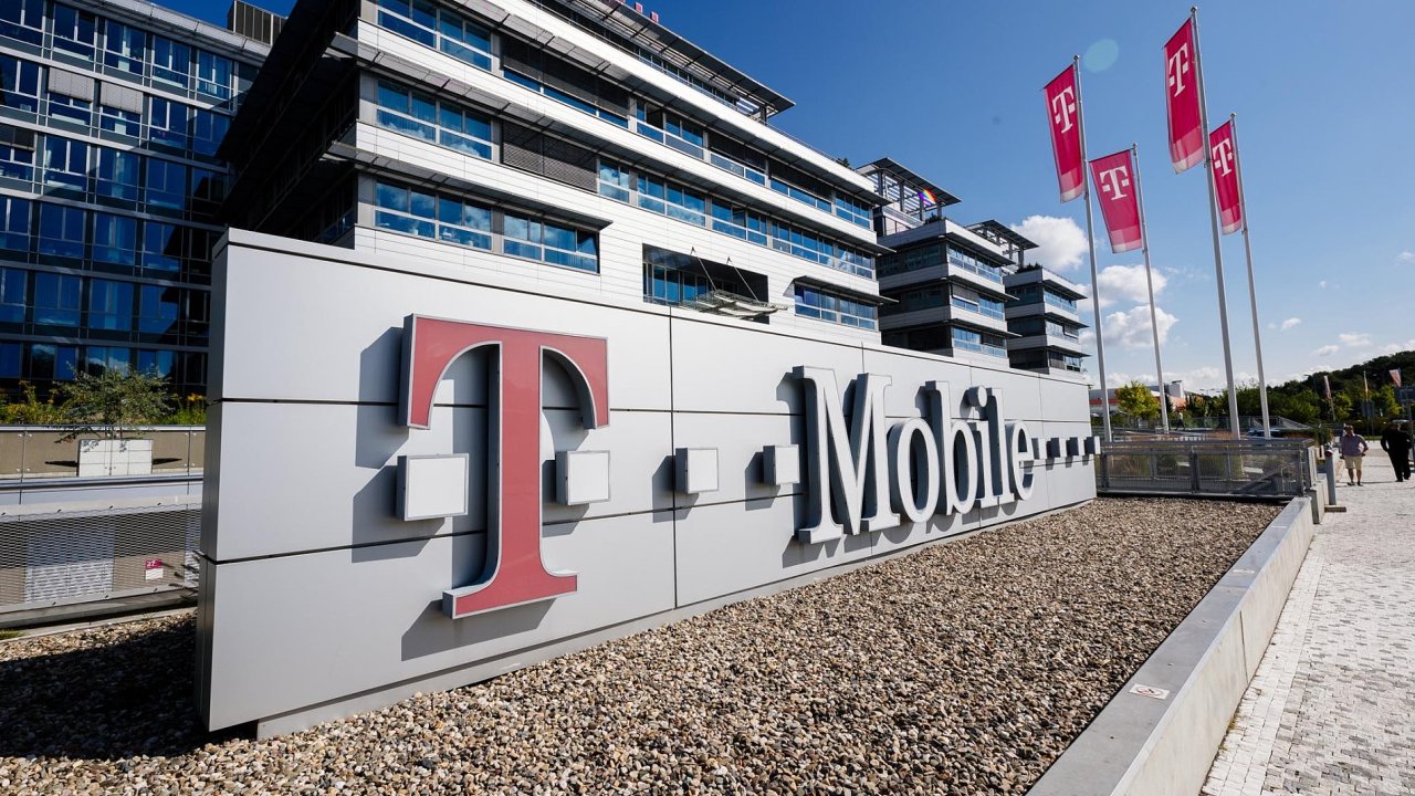 T-Mobile vymáhání smluvních pokut naèasoval do doby, kdy byl dluh za poskytnuté služby elektronických komunikací již uhrazený.
