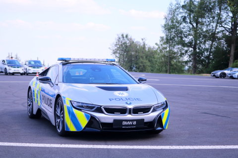 Pozor na českou policejní i8 i za hranicemi, hlídkuje a měří rychlost také v Německu.