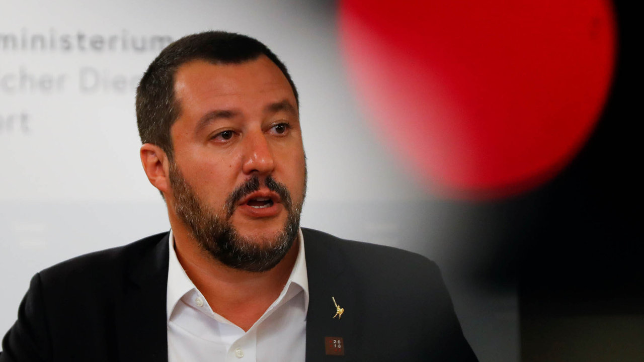 Italsk vicepremir Matteo Salvini se rozhdal s rakouskmi spznnmi politiky kvli dvojmu obanstv obyvatel Tridentska-Horn Adie neboli Jinch Tyrol.