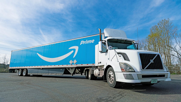 Na konci roku 2015 si Amazon objednal tisíce návěsů. Ty lze dnes vidět i na českých silnicích. (Foto: Amazon) Na konci roku 2015 si Amazon objednal tisíce návěsů. Ty lze dnes vidět i na českých silnicích.