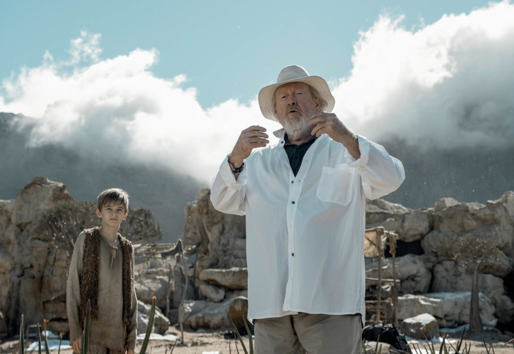 Ridley Scott při natáčení seriálu Vychováni vlky