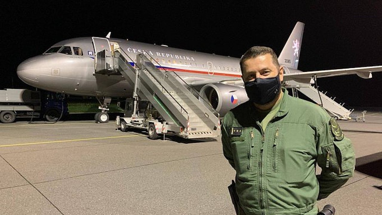 Pilot, který letìl s evakuaèním letadlem do Kábulu.