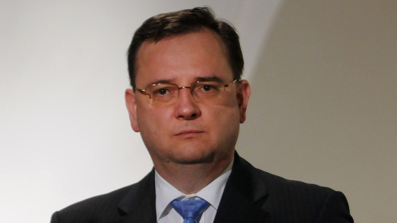 Premir a f ODS Petr Neas na TK pot, co tsn ped plnoc 6. listopadu poslanci v Poslaneck snmovn schvlili vldn reformn nvrhy.