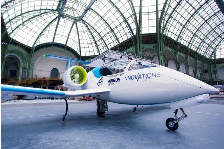 Airbus E-Fan s technologií MGM Compro pøeletìl v roce 2015 jako první elektrické letadlo Lamanšský prùliv tam a zpìt.