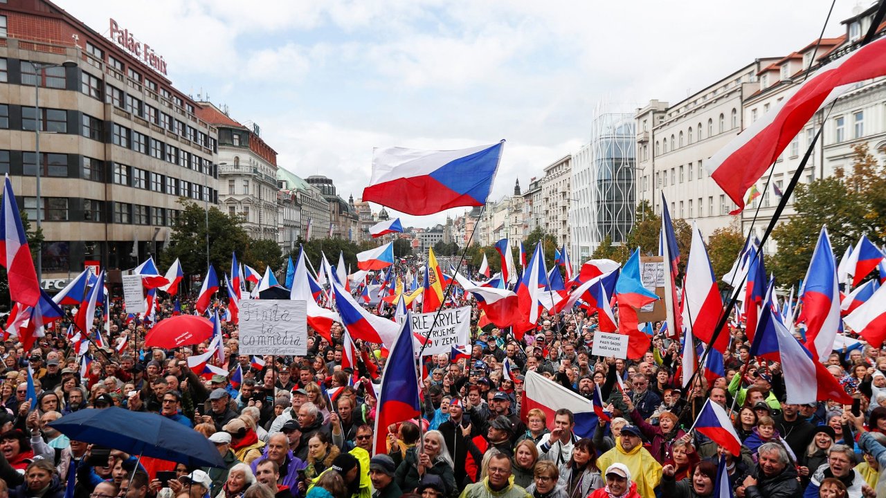 Protivládní demonstrace 28. záøí 2022 na Václavském námìstí v Praze.