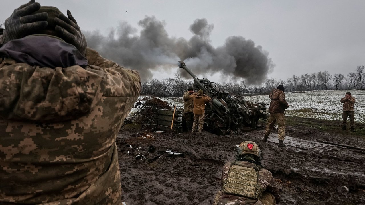 Pal! Samohybn houfnice M777 v boji na vchodn Ukrajin.