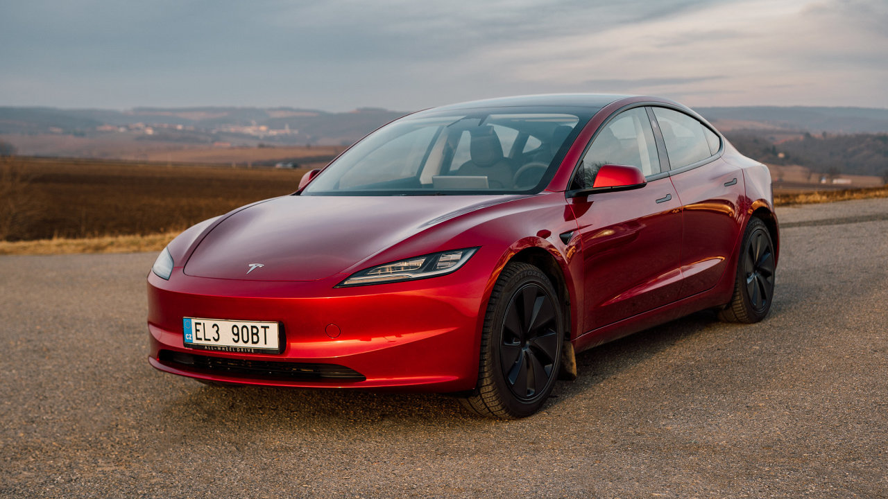 Americká automobilka loni upravila Model 3. Upgrade, jak modernizaci Tesla øíká, nese oznaèení Highland a pøivezl øadu nových prvkù.
