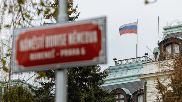 Rusk� ambas�da v �esku s�dl� v pra�sk� Buben�i.