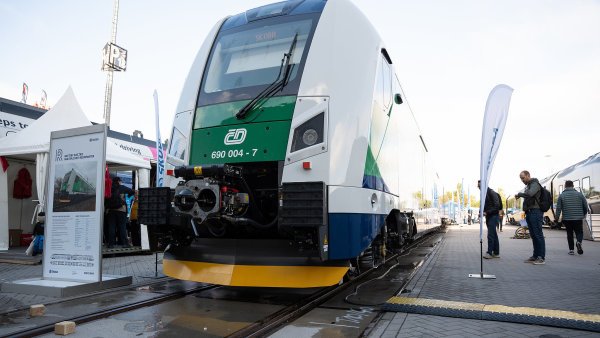 Škoda Group na veletrhu představila nejnovější generace tramvají, parciální...