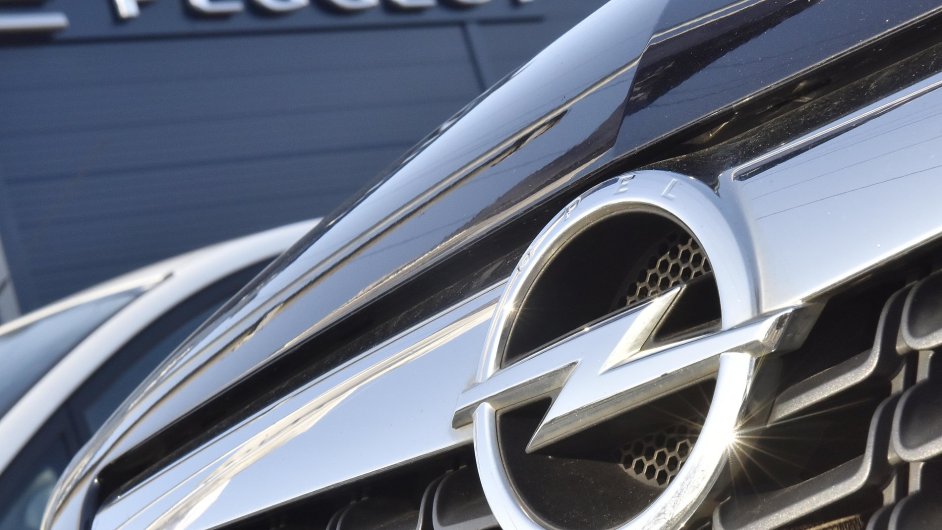 Opel je znakou francouzsk skupiny PSA Group.