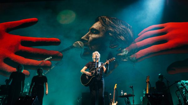 Roger Waters se na turn&eacute; v roce 2018 krom� N�mecka dvakr&aacute;t zastav&iacute; tak&eacute; v pra�sk&eacute; O2 aren�.