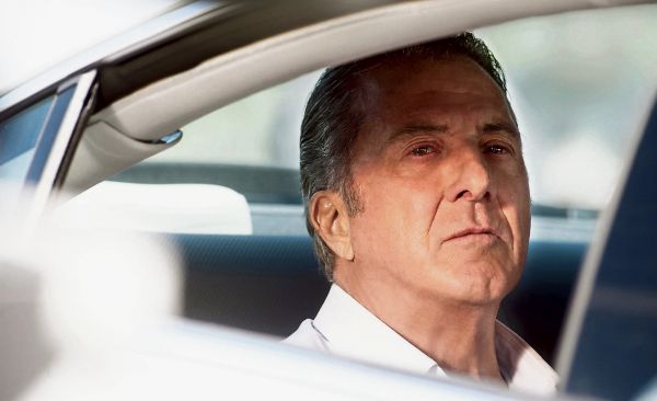 Seri&aacute;lpoh&aacute;n&iacute; vendeta Chestera "Ace" Bernsteina (Dustin Hoffman)