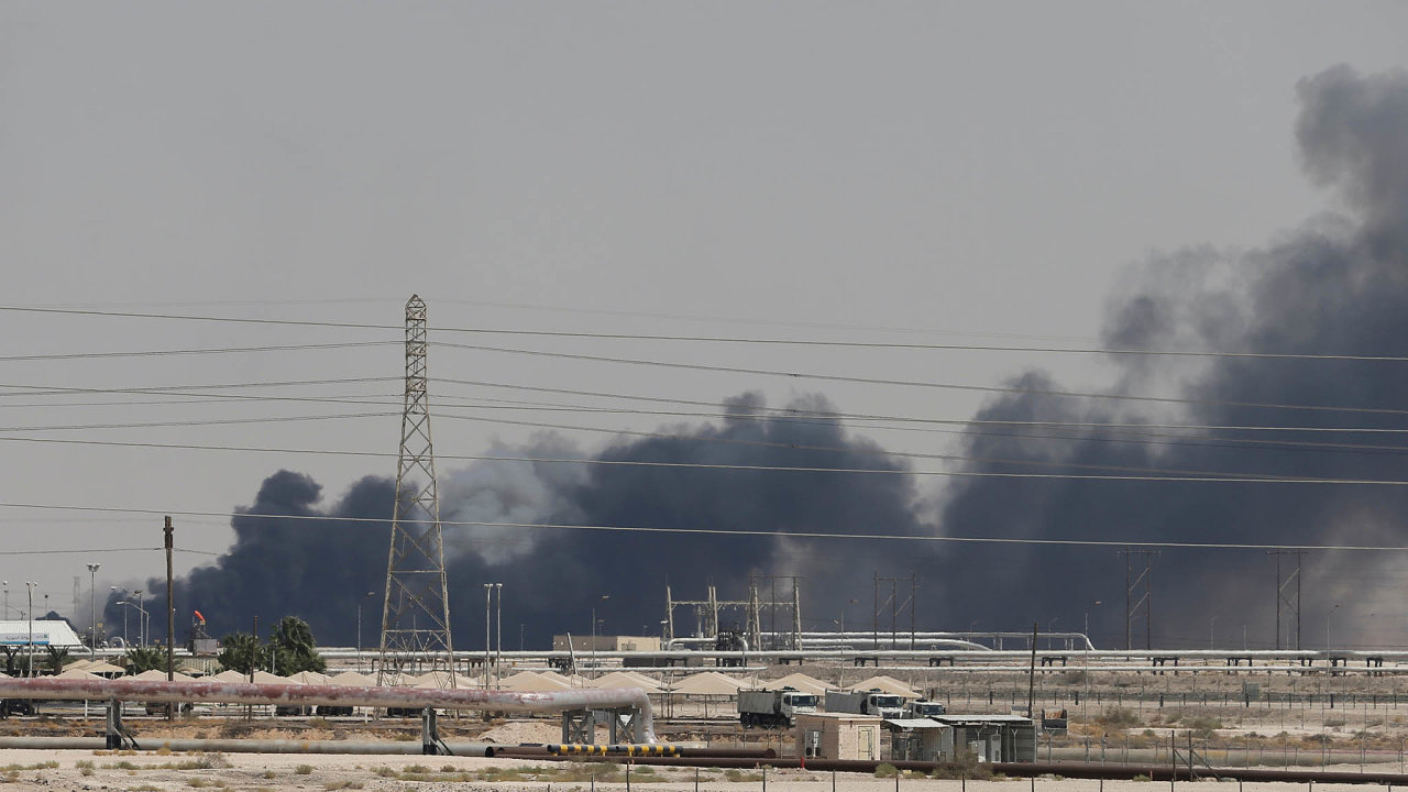 Saúdskoarabská rafinerie Abkajk, na kterou zaútoèily nepøátelské drony.