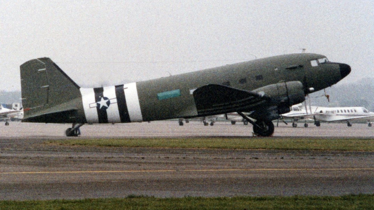 Letadlo Douglas C-47, ilustran foto