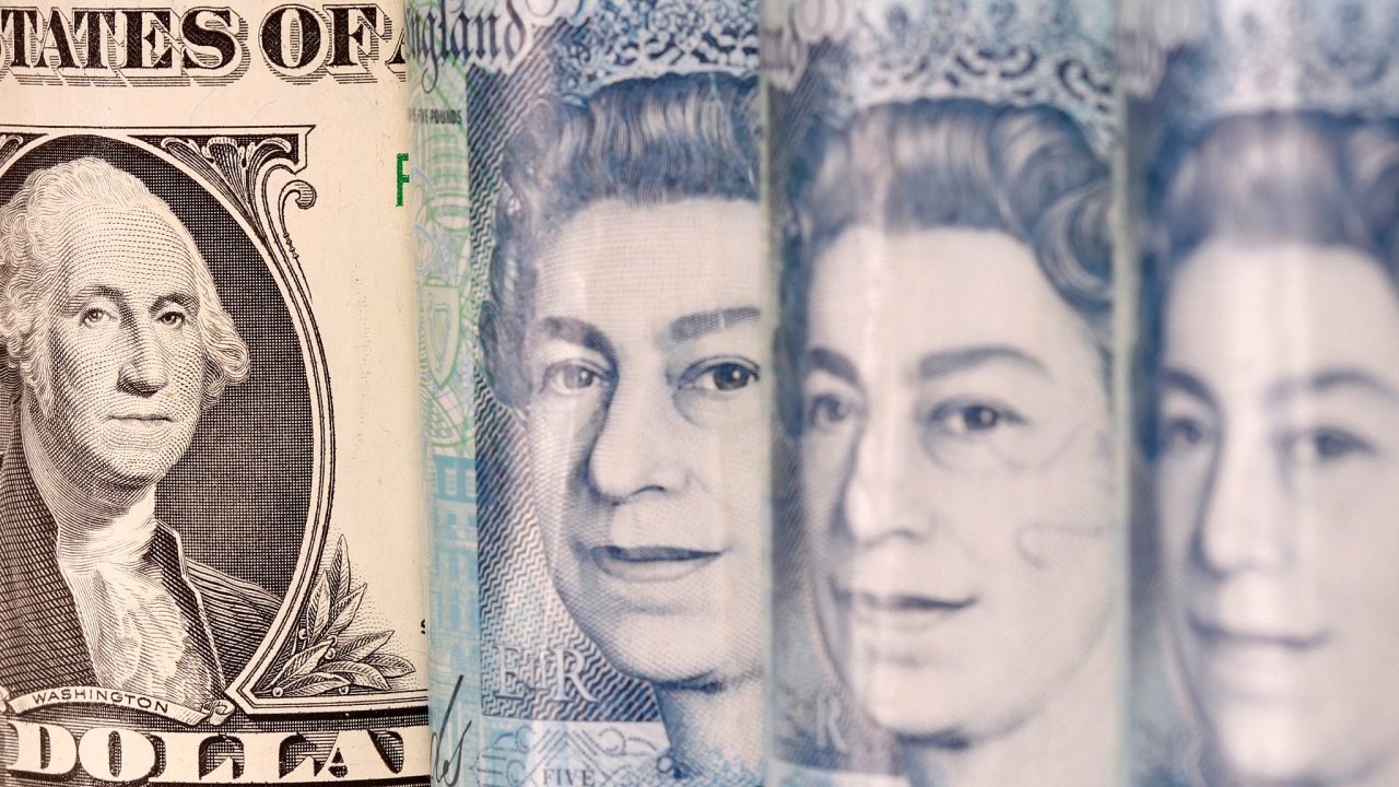 Americký dolar a britská libra.