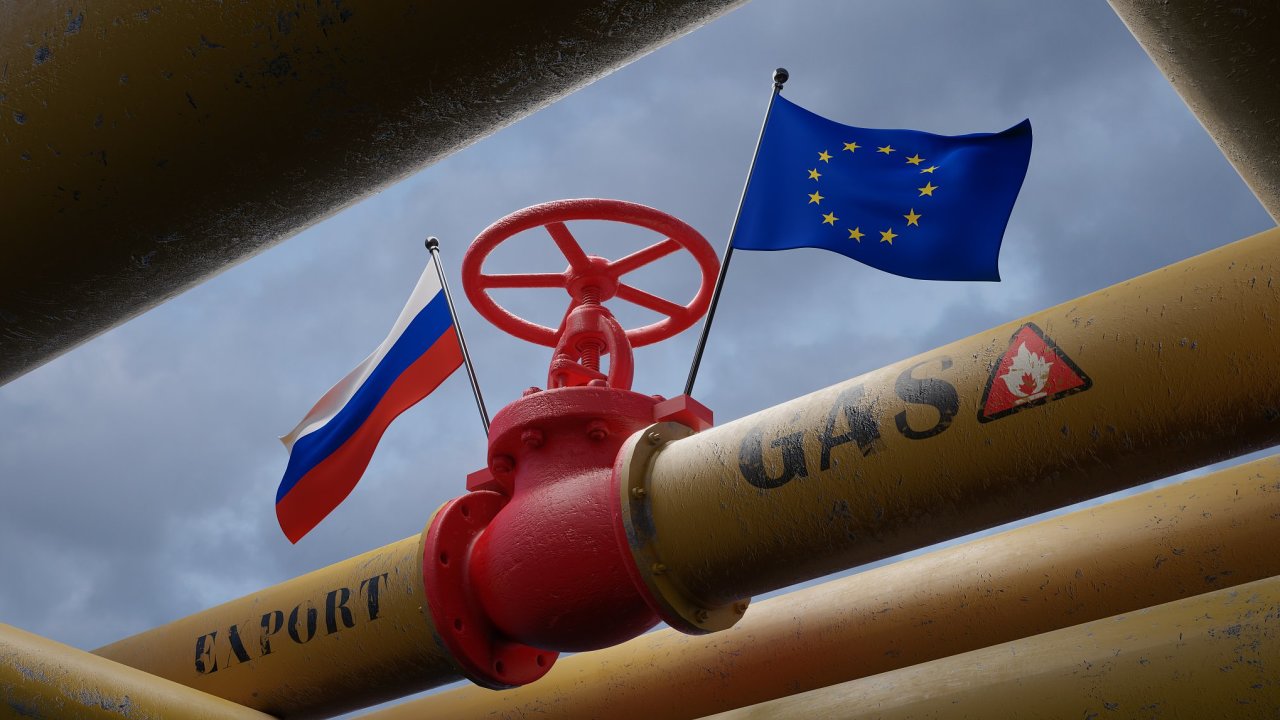 Dovozní embargo EU se 5. února rozšíøí také na ruské ropné produkty. G7, Austrálie a EU plánují ve stejnou dobu zavést podobný cenový strop na ruské ropné produkty, jako zavedly na ruskou ropu.
