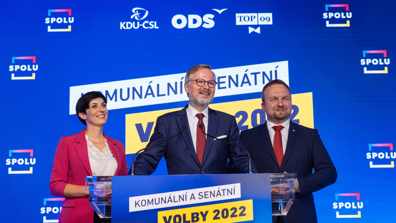 Pedsedov stran sdruench v koalici SPOLU Petr Fiala (ODS), Markta Pekarov Adamov (TOP 09) a Marian Jureka (KDU-SL) hodnot vsledky komunlnch voleb.