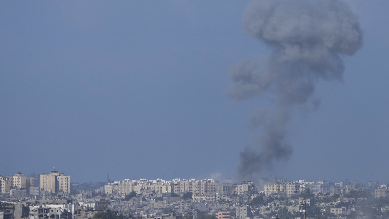Izraelsk leteck tok v psmu Gazy pi pohledu z jinho Izraele