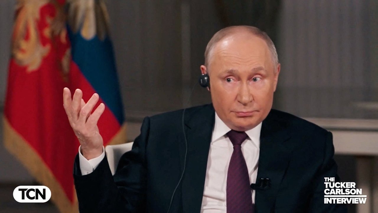 Ukrajina v té èi oné míøe vždycky patøila Rusku, pouèoval Putin Carlsona.