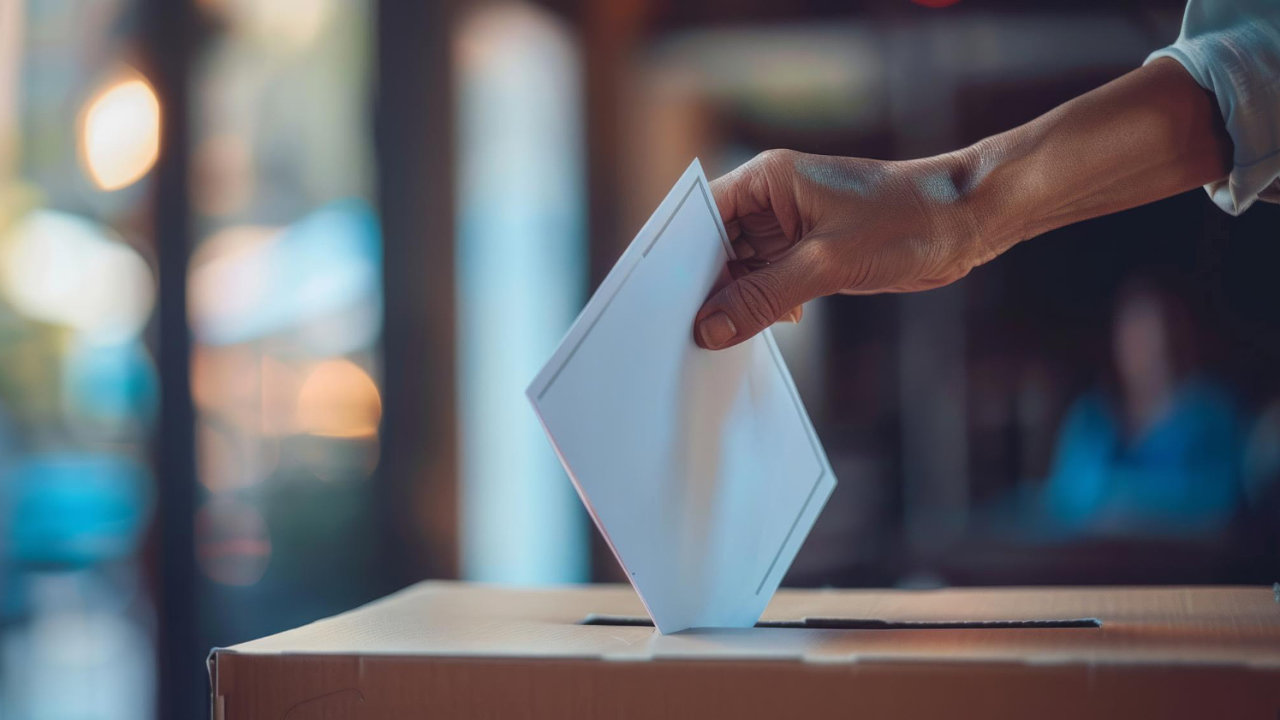 Komer�n� �l�nek