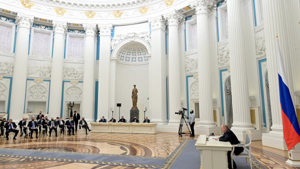 Superbohatí, ale mlčenliví. Jak Vladimir Putin dostal ruské oligarchy na svoji stranu a proč selhal pokus Západu vrazit mezi ně a Kreml klín