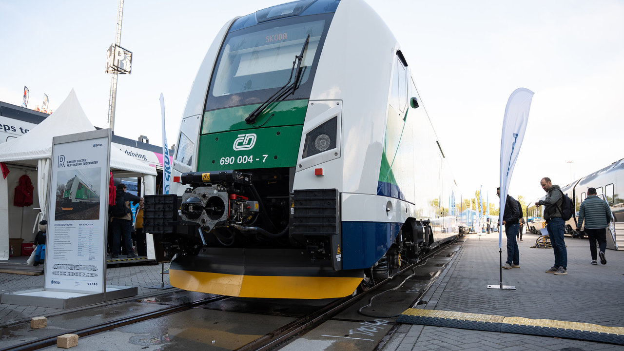 Škoda Group na veletrhu představila nejnovější generace tramvají, parciální...