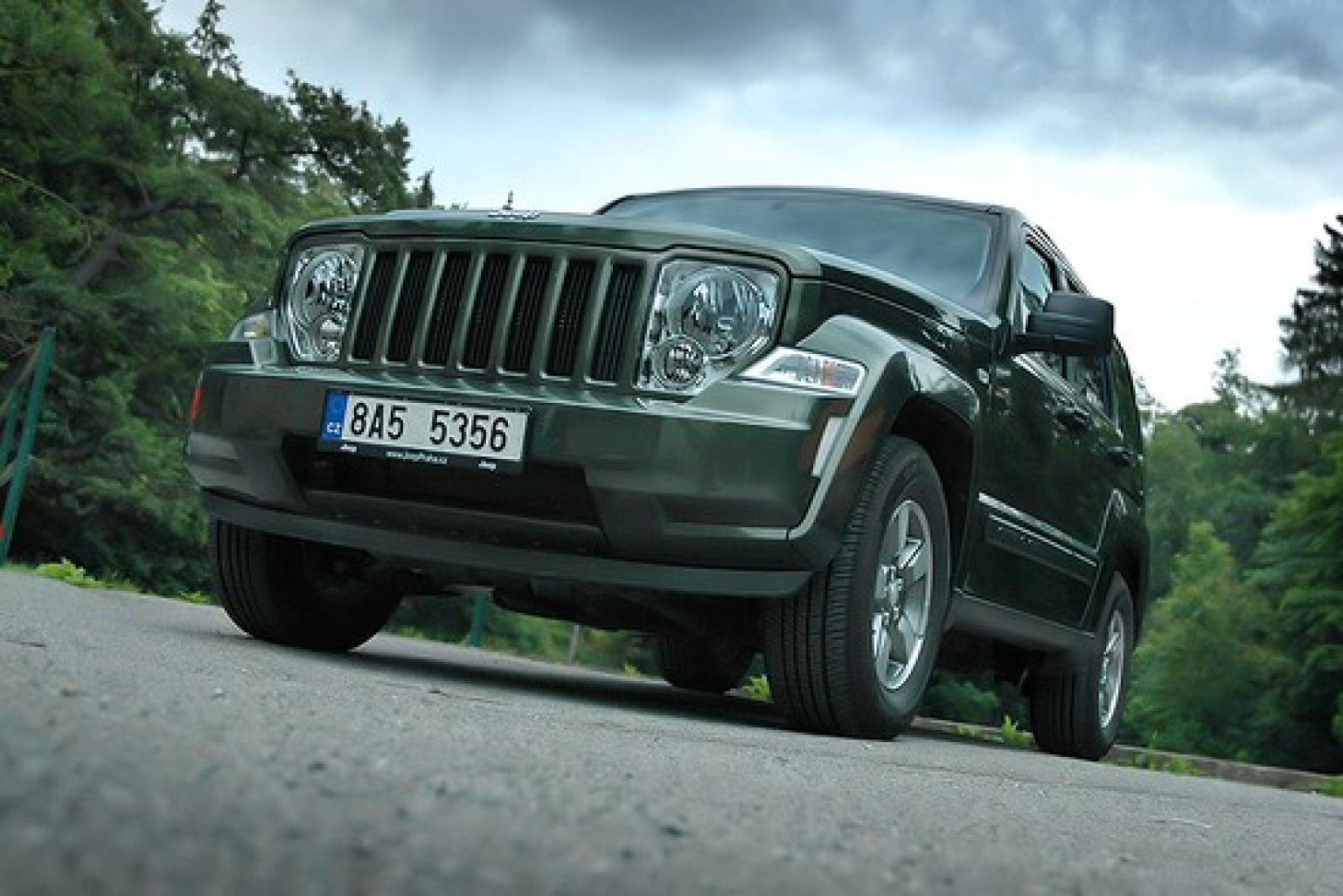jeep_cherokee_05__550x367_.jpg