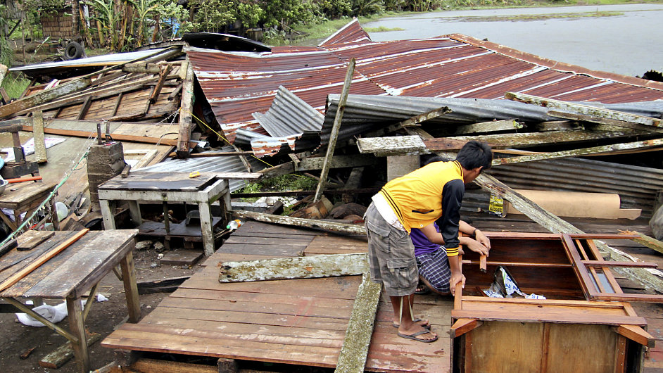 Filipny po tajfunu Bopha
