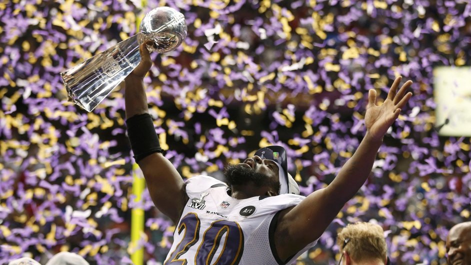 Ed Reed z Baltimore Ravens slav zisk Super Bowlu