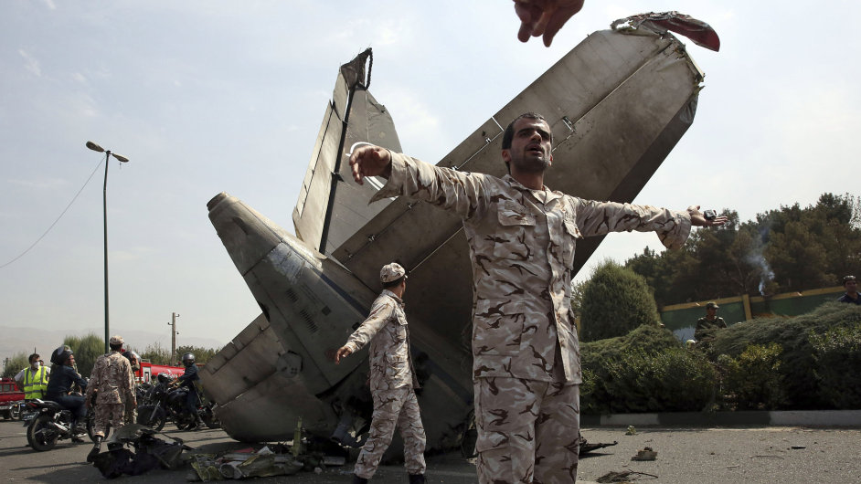 rnt vojci u trosek letadla v Tehernu