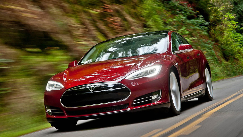 Tesla Model S m nyn pohon vech kol i vysok vkon 700 k.