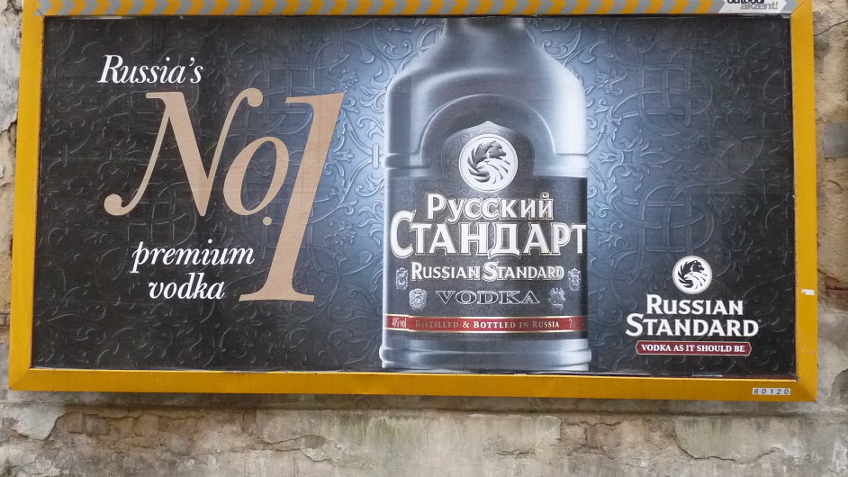 Vodka stoj od nedle v Rusku 185 rubl, tedy asi 68 korun.