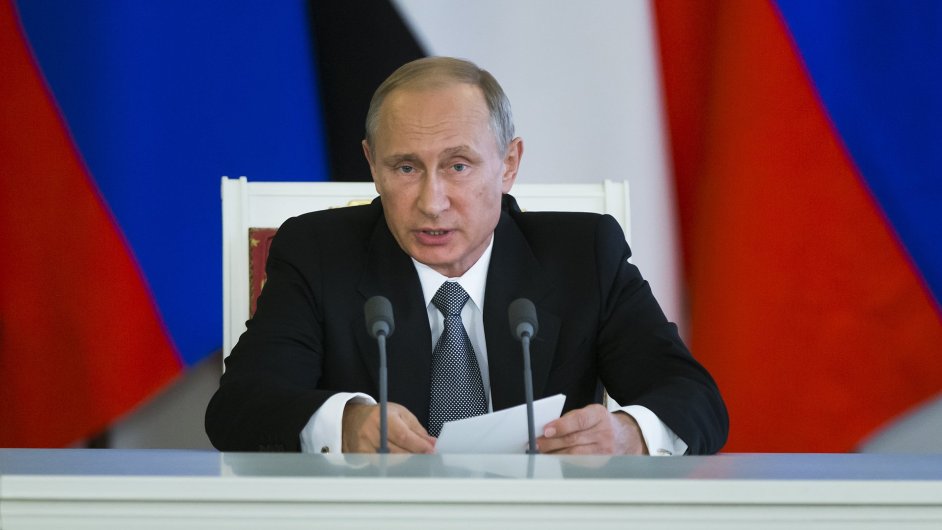 Ruský prezident Vladimir Putin sdìluje stanovisko po svém jednání s egyptským protìjškem.