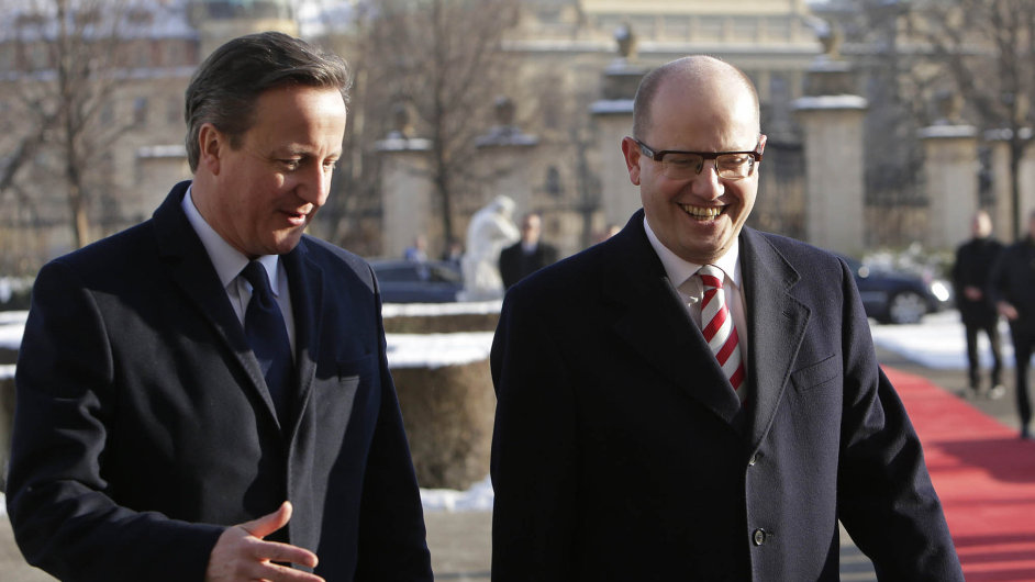 V Praze s smvem: Britsk premir David Cameron v lednu jednal s premirem Bohuslavem Sobotkou. Te esko hodl vstoupit do jednn mezi EU a Britni.