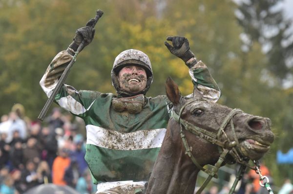SPORT DOSTIHY VELKA PARDUBICKA 907