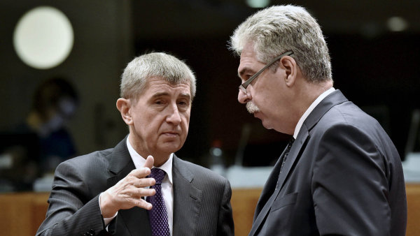 Na bruselském zasedání Rady EU v listopadu 2015 se Andrej Babiš setkal například s rakouským ministrem financí Hansem Jörgem Schellingem.