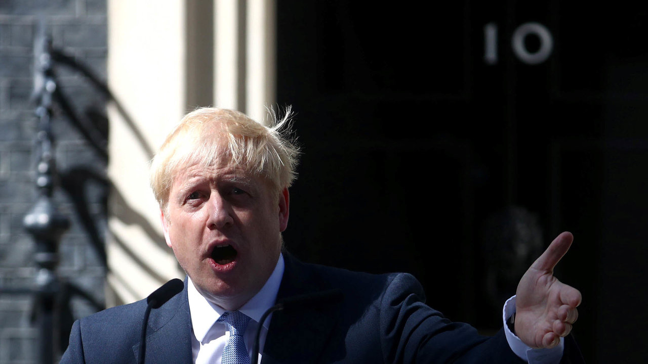 Když vstoupil Boris Johnson do sídla britských premiérù na Downing Street 10, zopakoval rozhodnutí opustit EU už letos na podzim i bez dohody o brexitu. Trhy reagují propadem britské libry.