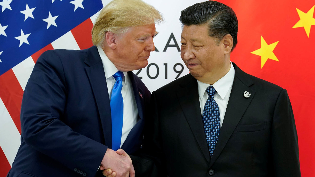 Americk prezident Donald Trump (na snmku s nskm prezidentem Si in-pchingem na ervnovm summitu G20 v sace) oznmil dosaen prvn fze obchodn dohody na svm Twitteru.