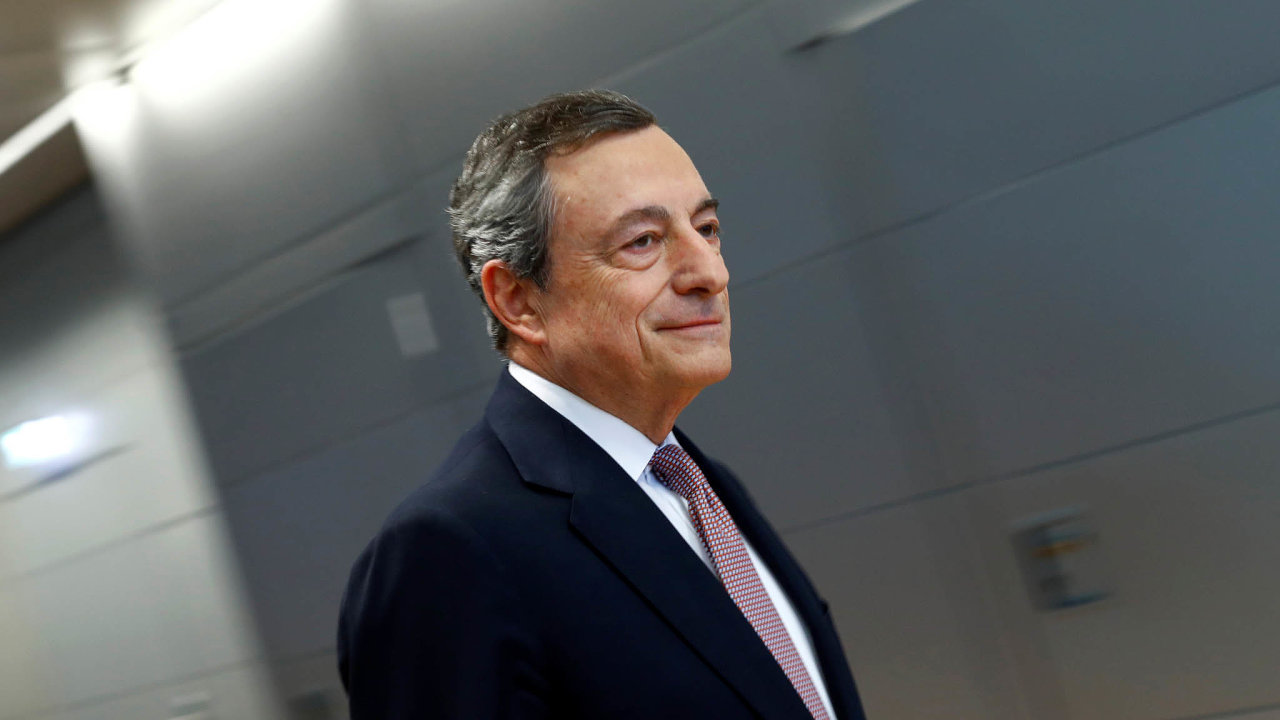 Zasedn Rady guvernr ECB naposledy dil Mario Draghi, kterho v ele banky na pelomu msce vystd Christine Lagardeov.