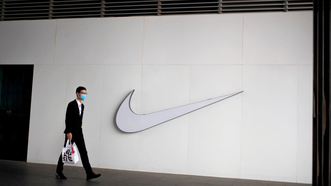 Nejvìtší svìtový výrobce sportovního obleèení a obuvi Nike.