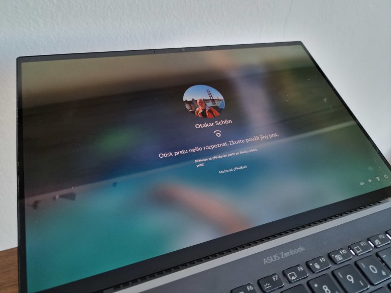Asus Zenbook 14X OLED je pohledn lehk notebook s netradinm touchpadem